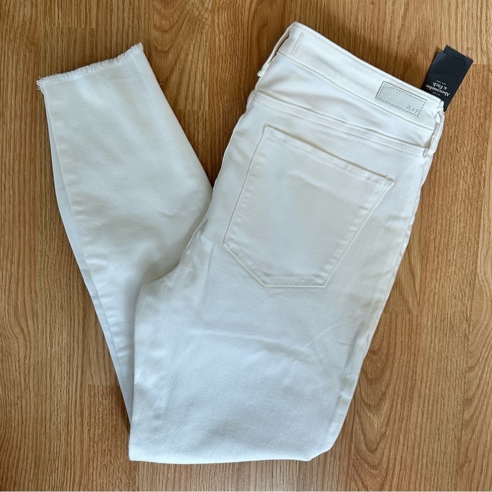 *NWT* Abercrombie & Fitch White Denim Simone High Rise Ankle Jeans, Size 32 - Picture 2 of 4